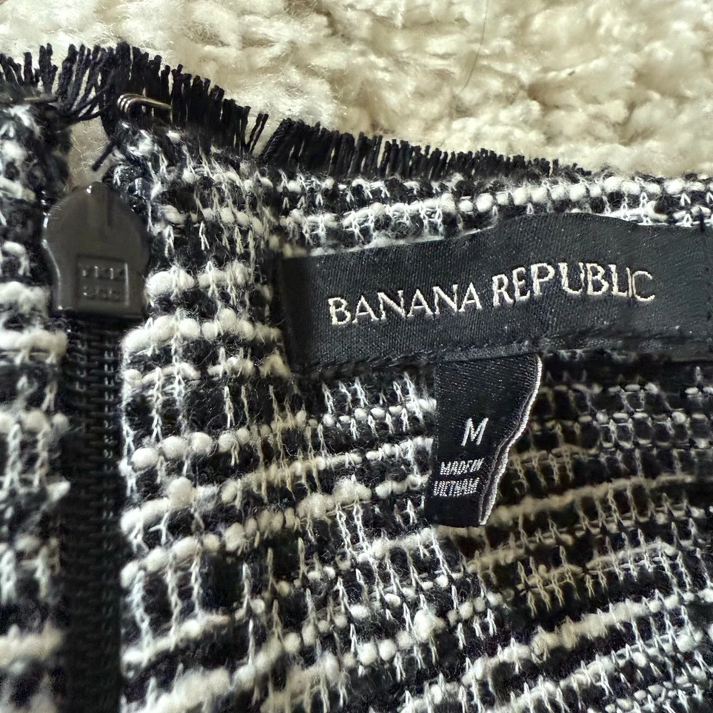 Banana Republic Chic Black and White Tweed Jacket - Picture 6 of 7